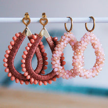 Afbeelding in Gallery-weergave laden, Stainless steel earring with facet drop - peach pink/gold