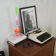 Afbeelding in Gallery-weergave laden, Kandelaar - Stapled Toffee Candy - Red Swirl Multi Color