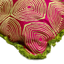 Afbeelding in Gallery-weergave laden, KUSSEN FUCHSIA GROEN MET FRANJES