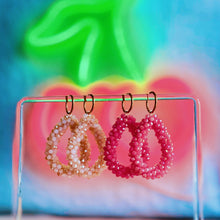 Afbeelding in Gallery-weergave laden, Stainless steel earring with facet drop - peach pink/gold