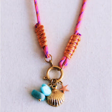 Afbeelding in Gallery-weergave laden, Surfketting met charmes - roze/oranje
