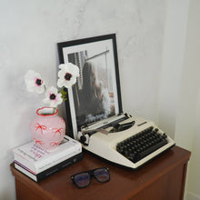 Afbeelding in Gallery-weergave laden, Vaas - Strikjes  Lichtroze/rood

