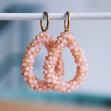 Afbeelding in Gallery-weergave laden, Stainless steel earring with facet drop - peach pink/gold
