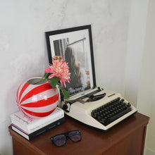 Afbeelding in Gallery-weergave laden, Bloemvaas Swirl - Rood/roze
