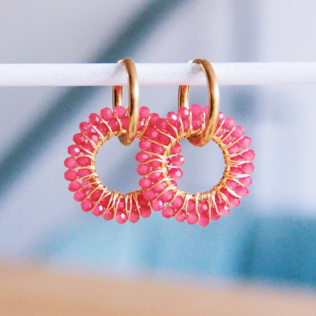 Oorrel met ronde facet hanger - fuchsia