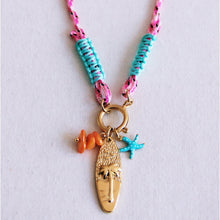 Afbeelding in Gallery-weergave laden, Surfketting met charmes - roze/mint
