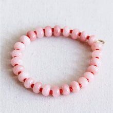 Afbeelding in Gallery-weergave laden, Elastische armband met edelstenen - lichtroze/rood
