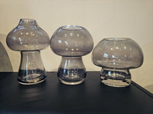 Afbeelding in Gallery-weergave laden, Nova black vase mushroom narrow tricolor
