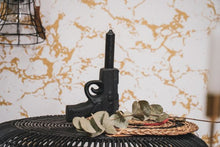 Afbeelding in Gallery-weergave laden, HV Zwarte pistool kandelaar
