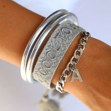 Afbeelding in Gallery-weergave laden, Love Ibiza geweven armband cool to be kind light grey
